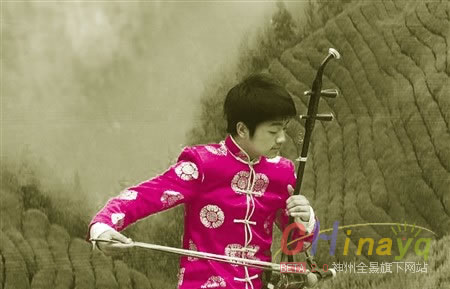 二胡拉出坚强宜宾残疾少年卖艺养母 - 神州乐