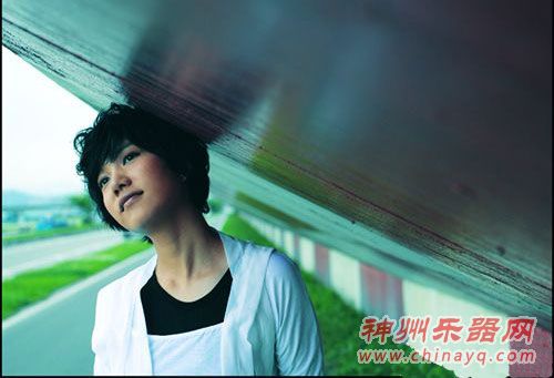 李霄云背上吉他游台北 用自己的想法唱歌