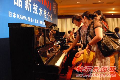 星海荣耀版及KAWAI钢琴推介会在温州举行