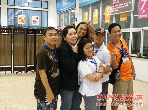 菲律宾团演唱很独特:用竹子做乐器伴奏