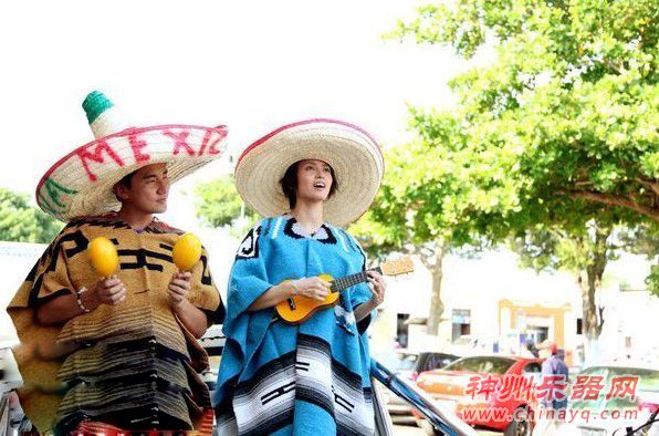 更换上传统墨西哥装扮