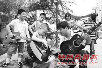 侯马市许多小学生开始系统学习乐器演奏