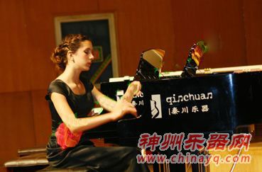 美国西北音乐学校中美文化合作交流团到石家庄访问演出