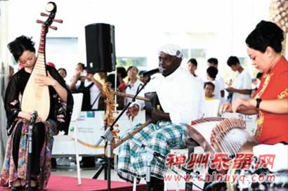中国沙特演奏家世博园上演传统乐器合奏