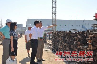 珠江董事长王润培视察北京珠江钢琴公司