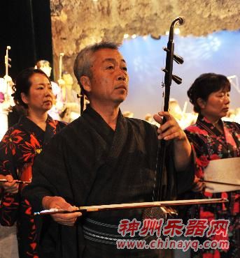 百名日本二胡爱好者献艺世博园区综艺厅