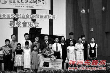 10名金奖获得者合影