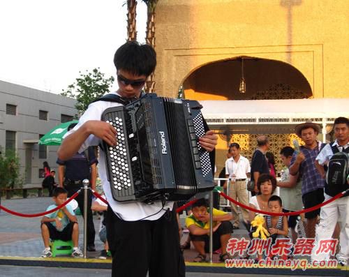 广场艺术节青春手风琴