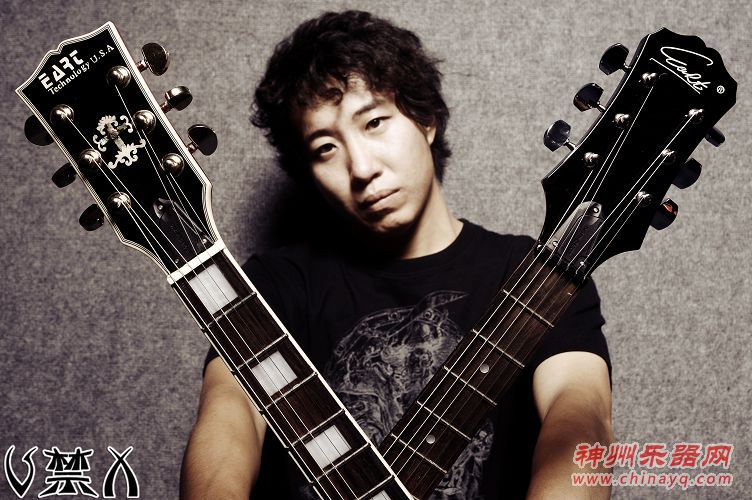 V禁X乐队代言雅特牌吉他