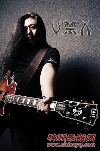 V禁X乐队代言雅特牌吉他