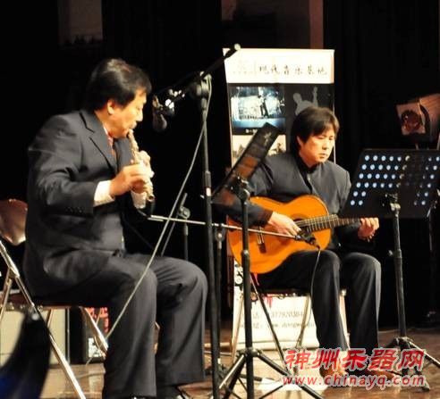 二位老师以清脆的笛声与悠扬的古典吉他为全场奏出精采压轴
