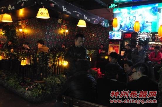 客满客满，还有没有位子啊?