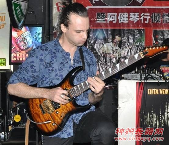 Inophis与法丽达电吉他DK-28合体--酷毙了