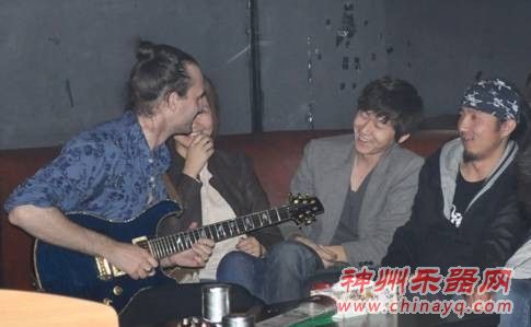 Inophis与乐迷开心交流