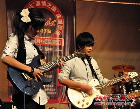 巾帼不让须眉，学生组合李晓宇与魏新梅颇有大将之风