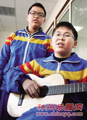 90后小男孩挑战老男孩