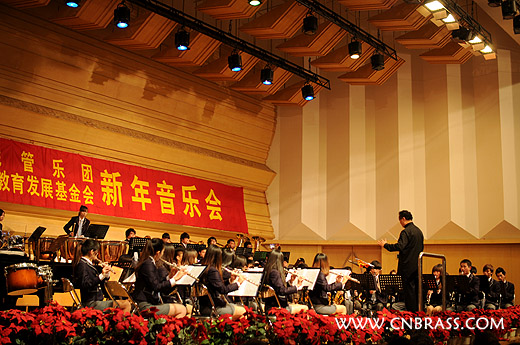 肇庆学院管乐团举办2012新年音乐会 邀请冀瑞铠为客座教授