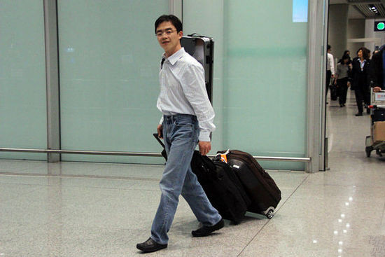 斯式名琴天津行：千万身价小提琴低调入境