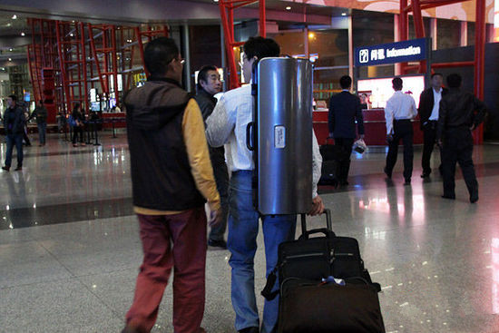 斯式名琴天津行：千万身价小提琴低调入境