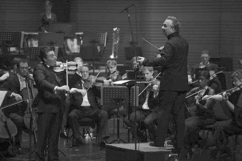 铜管乐献声 国际音乐节开幕