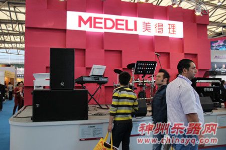 上海乐器展上的美得理钢琴