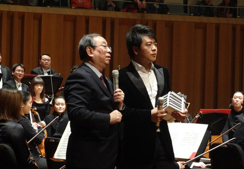 郎朗举办唱片签售 首次携手国家大剧院管弦乐团