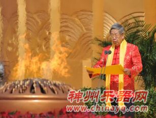 拜祖大典谭晶领唱 乐舞敬拜掀高潮