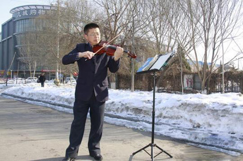 把马路当舞台 小提琴爱好者幸福之路