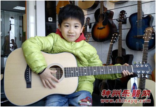 大音量好手感 玛丽娜MT-06 NS时尚旅行吉他