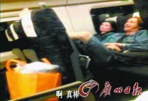 “跷脚哥”动车辱骂中国乘客 竟是北京乐团大提琴首席