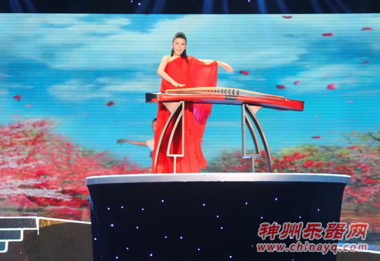 “古筝女神“张晓棠演绎怀旧金曲 献唱七夕特别节目