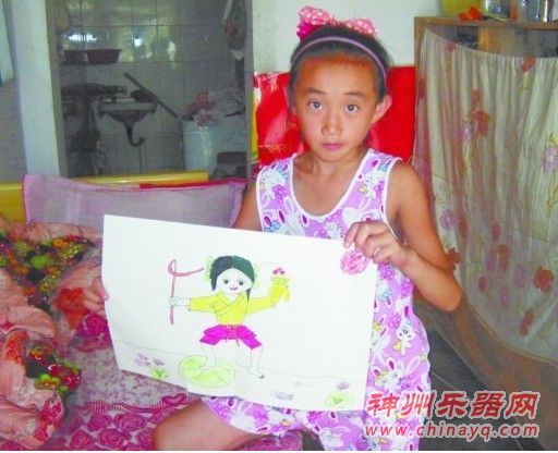 10岁女孩生活艰辛心怀钢琴梦 得到图书馆资助