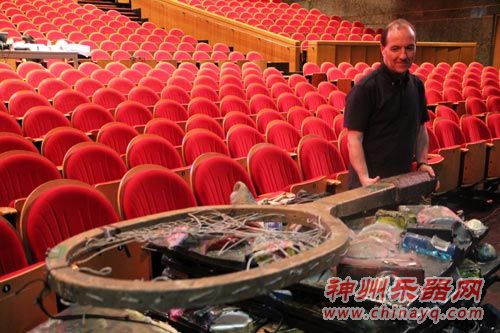 《猫》中文版将首演 九个集装箱迁居上海大剧院