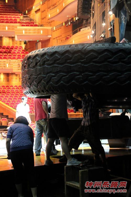 《猫》中文版将首演 九个集装箱迁居上海大剧院