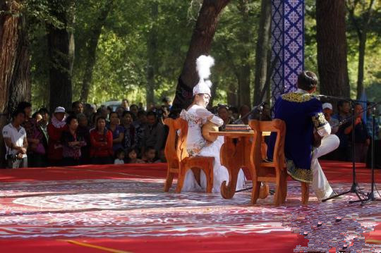 侧记伊宁城市文化：小型音乐会中的人民公园