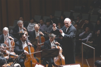 时隔四年芝加哥乐团来访 马泽尔让大剧院爆棚