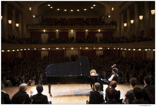 郎朗亮相维也纳音乐厅 返场演奏彩云追月