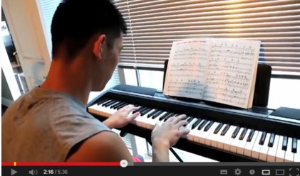 林书豪视频自曝私生活 学习钢琴午睡前练习