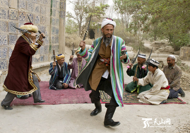 莎车县民间艺人最多的县演奏萨巴依乐器