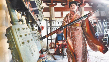 赏编钟古乐 观牡丹美景