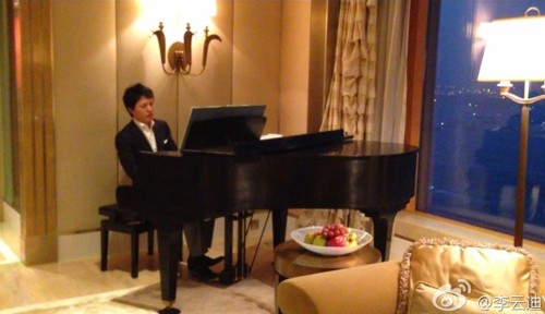 钢琴巨星李云迪罕见家居照