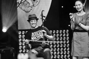 杰森玛耶兹拉二胡 对话王自健秀中国乐器