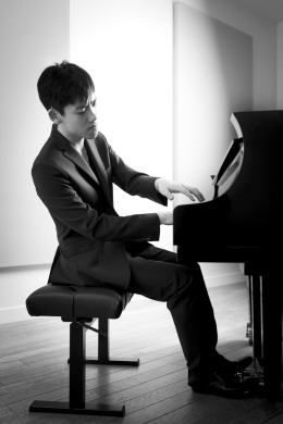 在音乐中天真地独立