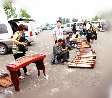 &ldquo;展外有展&rdquo; 跳蚤乐器展销会