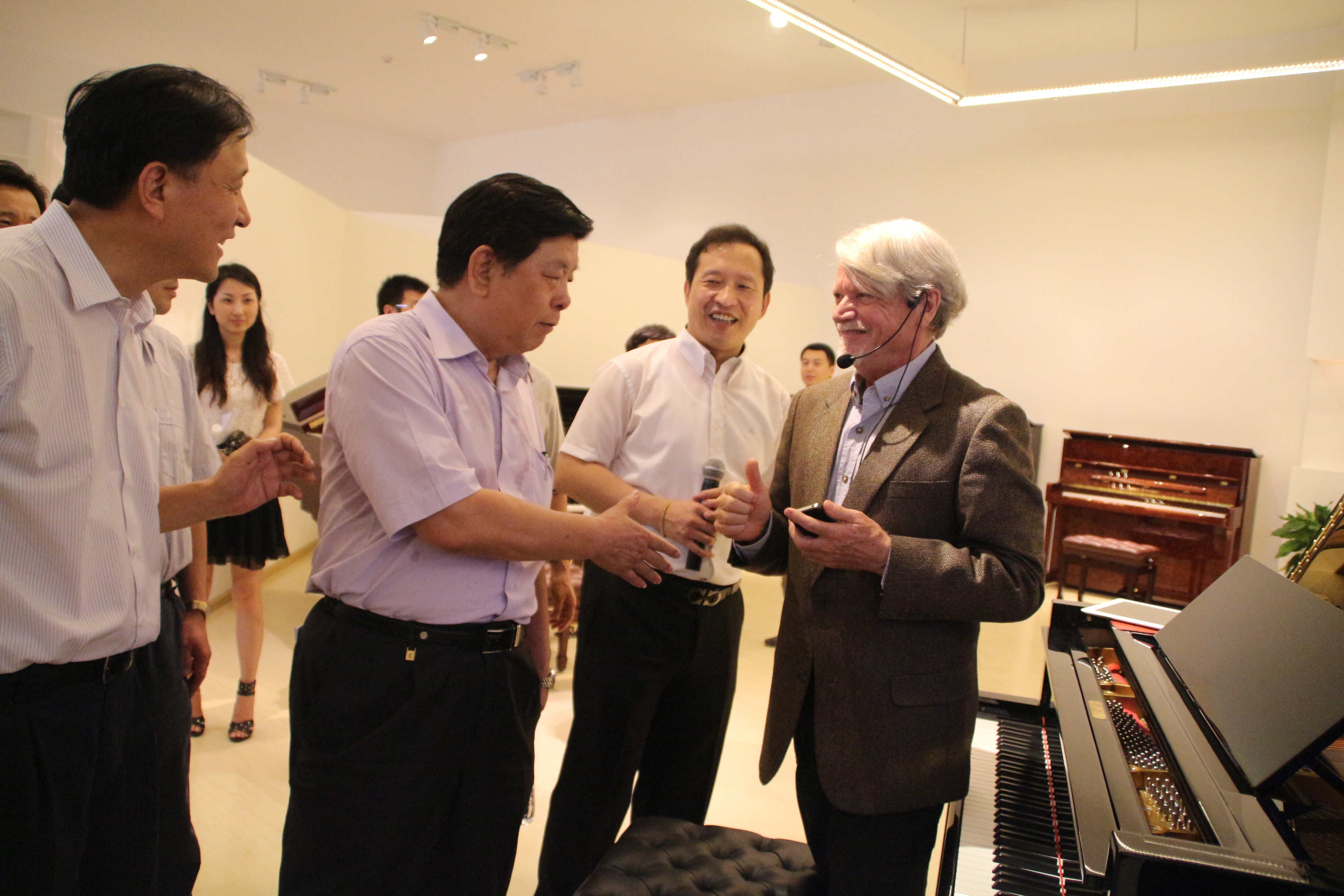 全国政协调研组到宜昌金宝乐器公司进行调研