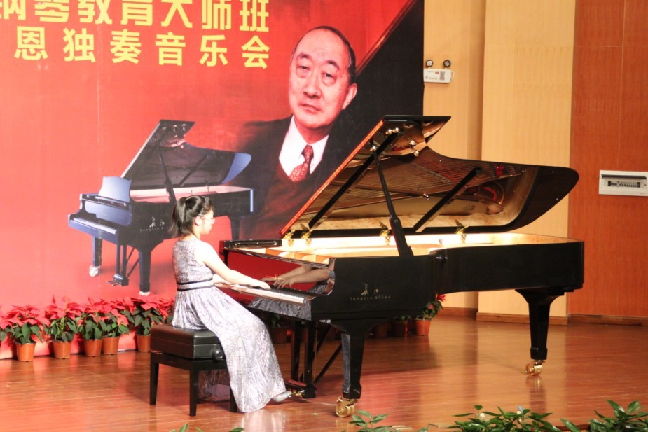 著名钢琴教育家李名强教授钢琴大师班暨陈境恩音乐会在曲靖隆重举行