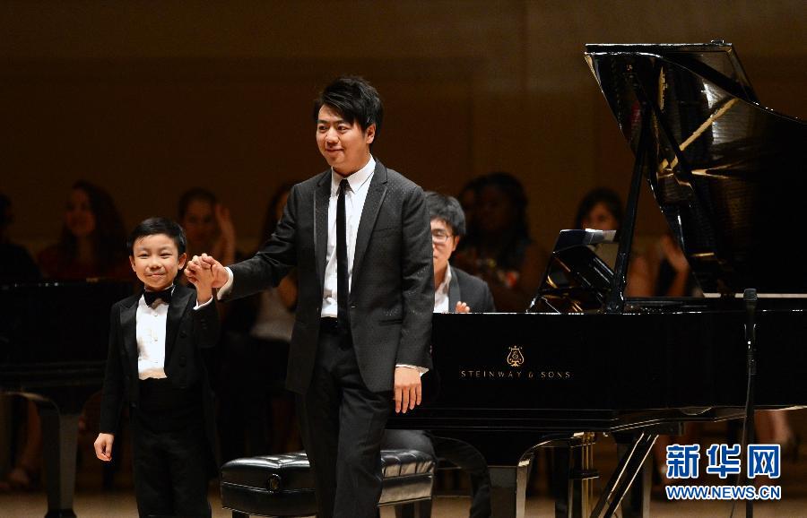 钢琴家郎朗在纽约举行义演音乐会