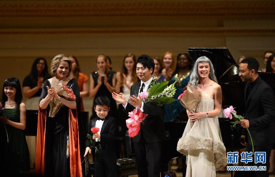 钢琴家郎朗在纽约举行义演音乐会