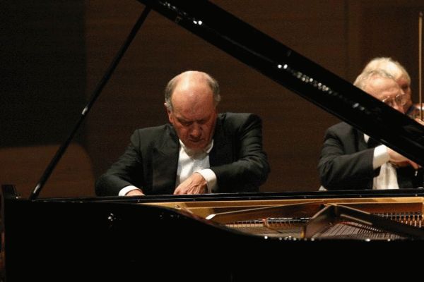 英国钢琴泰斗首登大剧院 权威演绎贝多芬经典