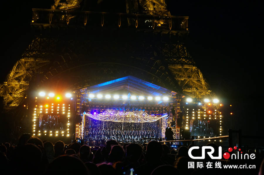 郎朗应邀法国国庆音乐会以及音乐焰火晚会